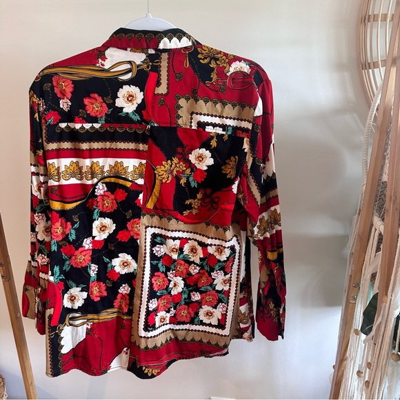 NEW YORK AND COMPANY STRETCH COLLARED BUTTON DOWN BLOUSE RED FLORAL SIZE XL - Picture 2 of 6